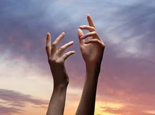 MAINS_TENDUES APM - Allégories Portes-Maison -